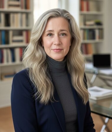 Katherine Elkins headshot