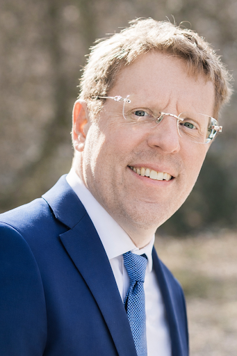 Neil Thompson headshot